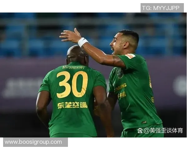 曾是绿茵场英雄如今当街摆摊 足球球星转行新生活的背后故事