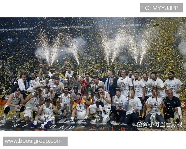 璀璨绿茵英雄集结 足球巨星海报展现球场风采与荣耀