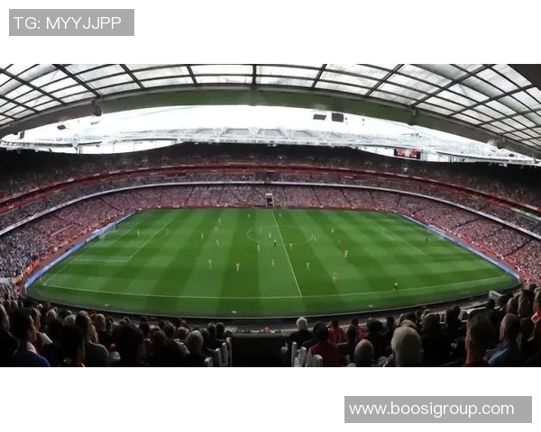 足球场上那些让人目不转睛的帅气球星背后的故事与魅力揭秘